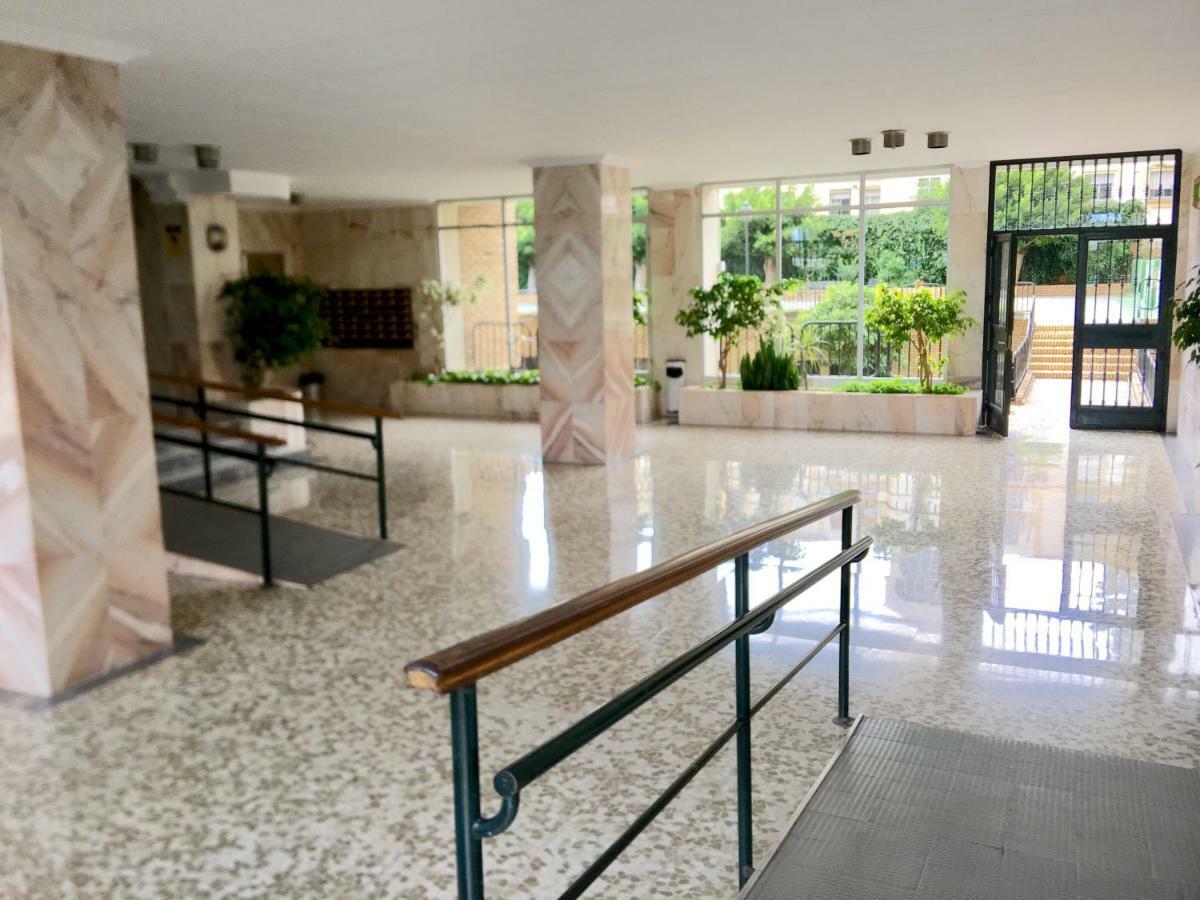 Stunning Spacious City Apartment With Free Parking Màlaga Exteriér fotografie