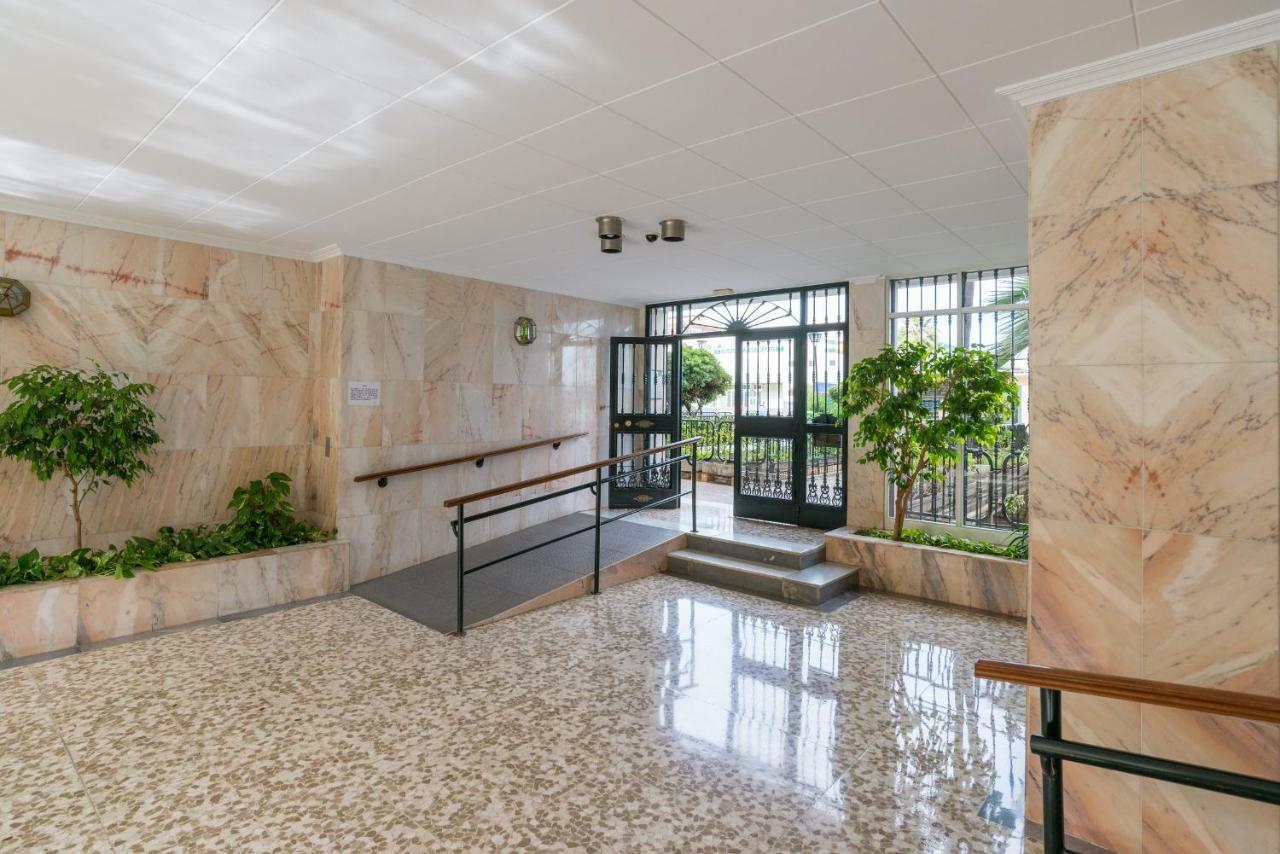 Stunning Spacious City Apartment With Free Parking Màlaga Exteriér fotografie
