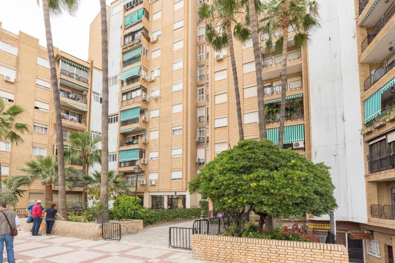 Stunning Spacious City Apartment With Free Parking Màlaga Exteriér fotografie