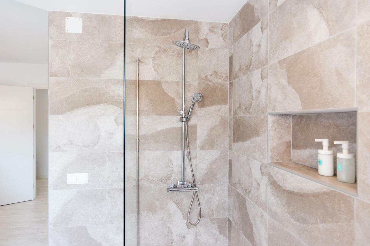 Stunning Spacious City Apartment With Free Parking Màlaga Exteriér fotografie