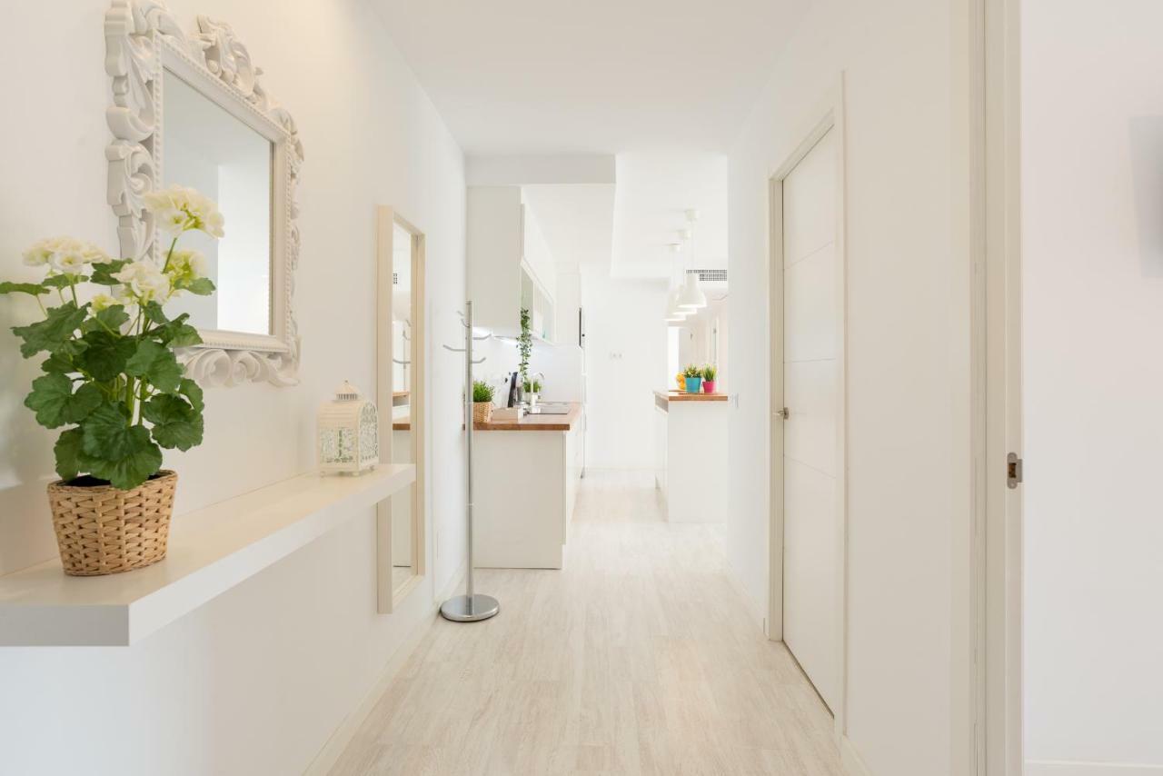 Stunning Spacious City Apartment With Free Parking Màlaga Exteriér fotografie