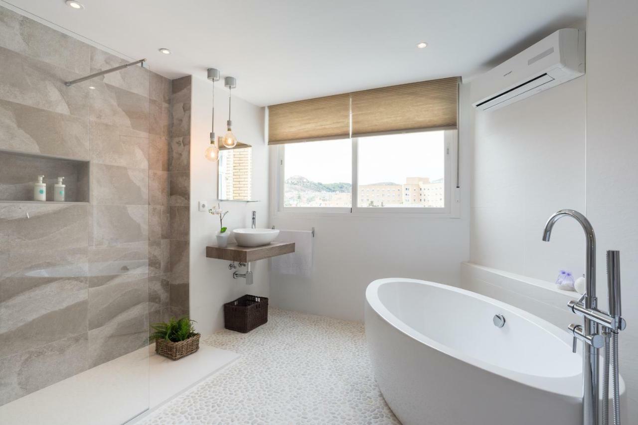 Stunning Spacious City Apartment With Free Parking Màlaga Exteriér fotografie