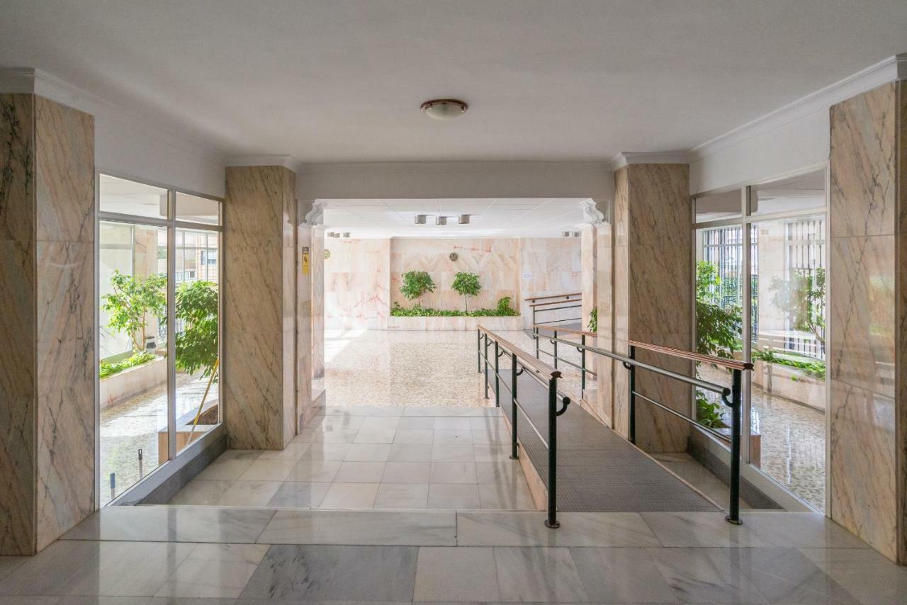Stunning Spacious City Apartment With Free Parking Màlaga Exteriér fotografie