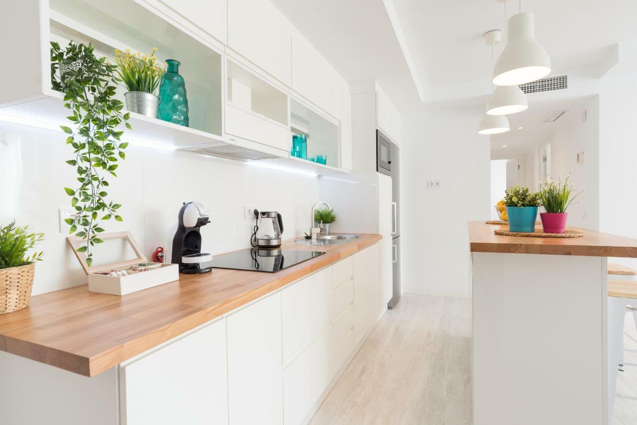 Stunning Spacious City Apartment With Free Parking Màlaga Exteriér fotografie