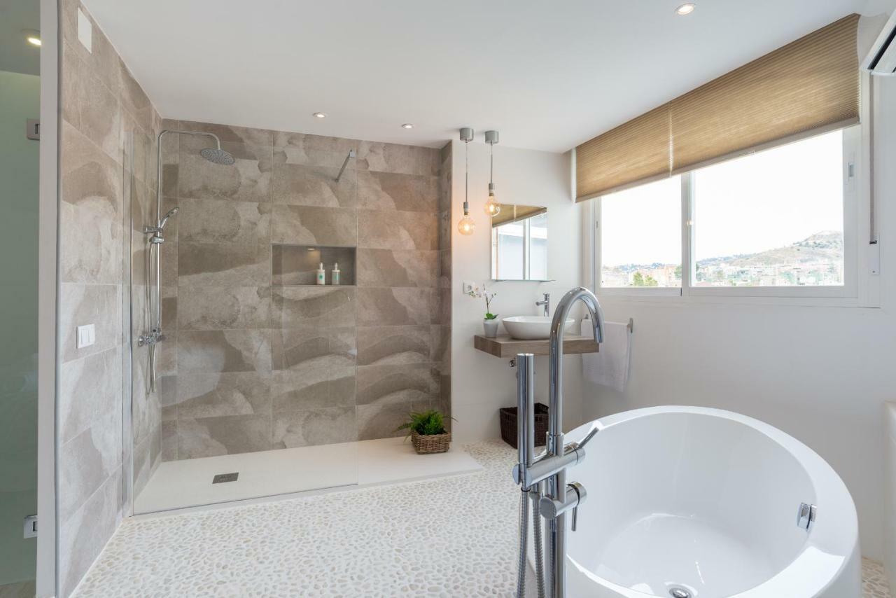 Stunning Spacious City Apartment With Free Parking Màlaga Exteriér fotografie