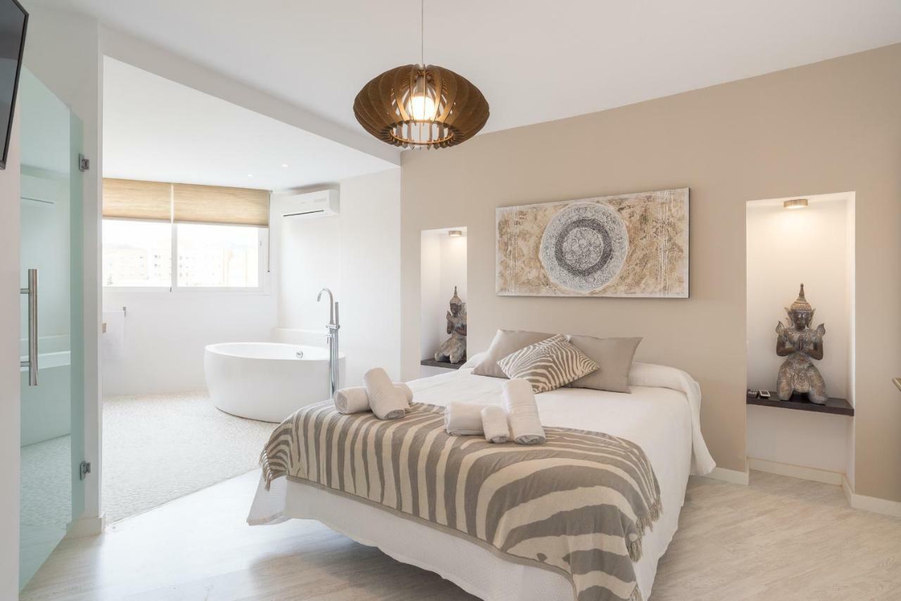 Stunning Spacious City Apartment With Free Parking Màlaga Exteriér fotografie